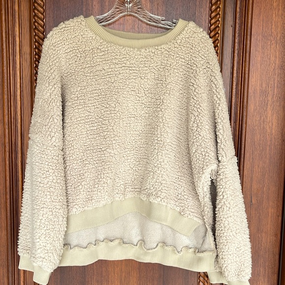 Oversized Fluffy Cozy Light Tan Pullover Boutique Hers & Mine High Low New - Picture 3 of 11